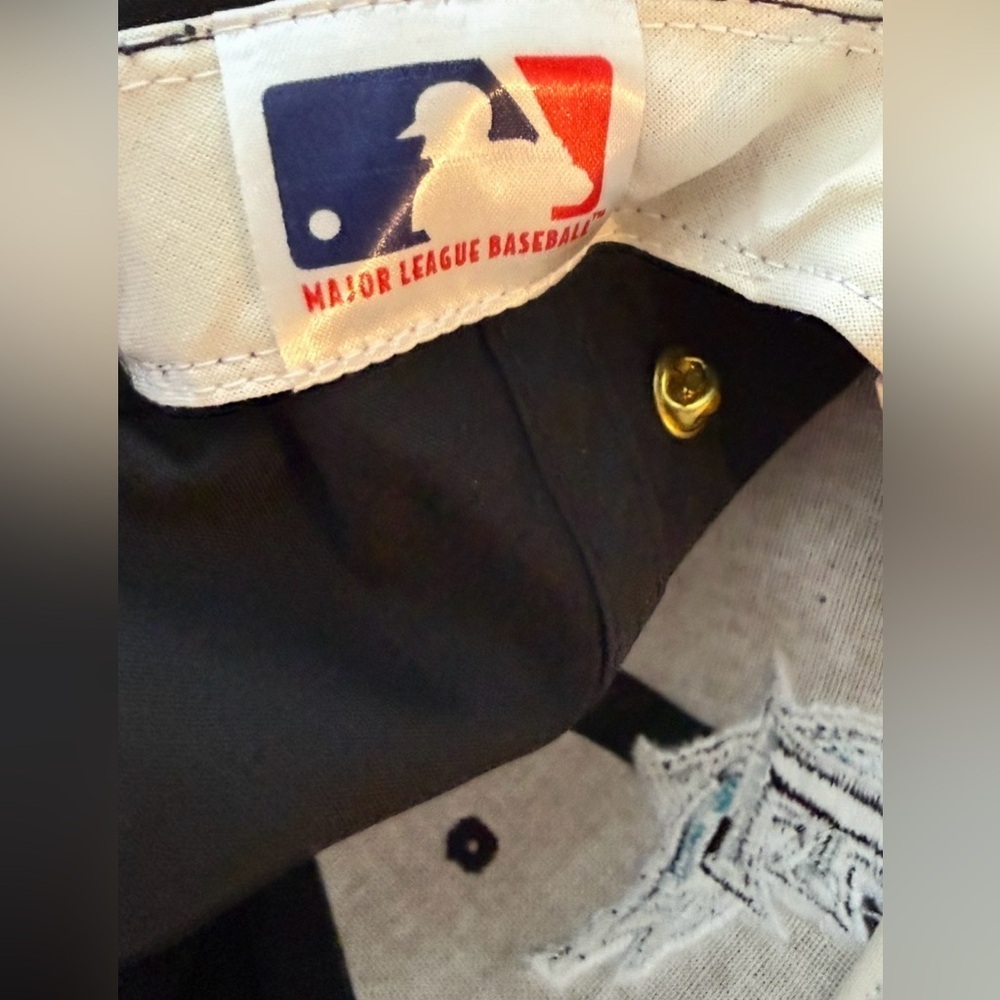 VINTAGE FLORIDA MARLINS MLB SNAPBACK HAY UNISEX w/ 2003 CHAMPIONS PIN - Picture 8 of 10